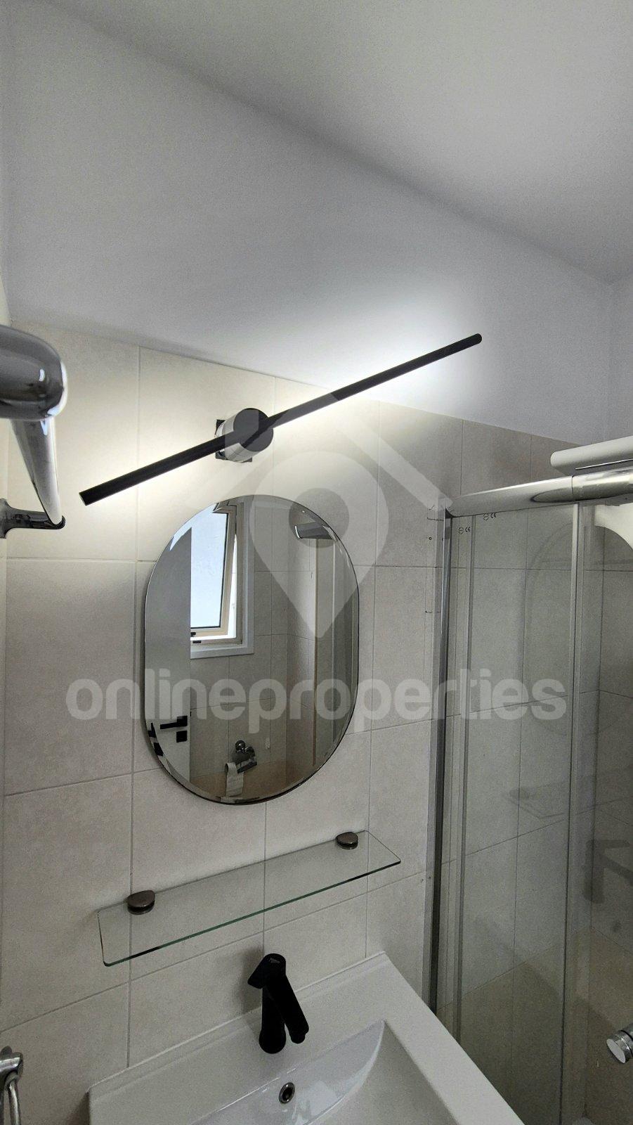 To change image, hover mouse over thumbnails below