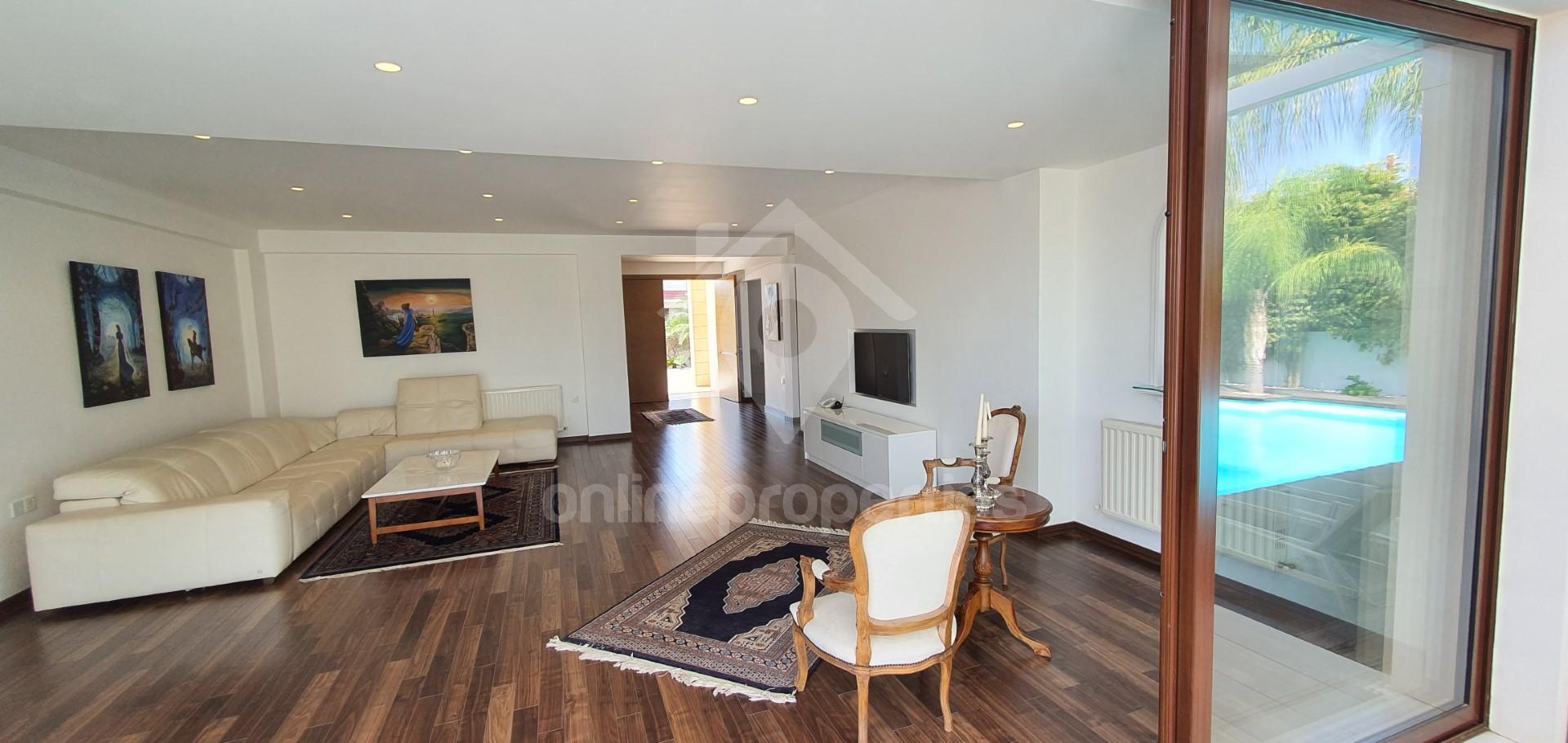 To change image, hover mouse over thumbnails below