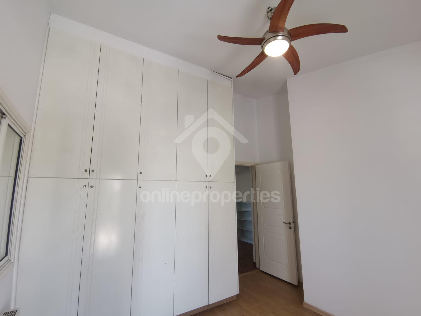 To change image, hover mouse over thumbnails below