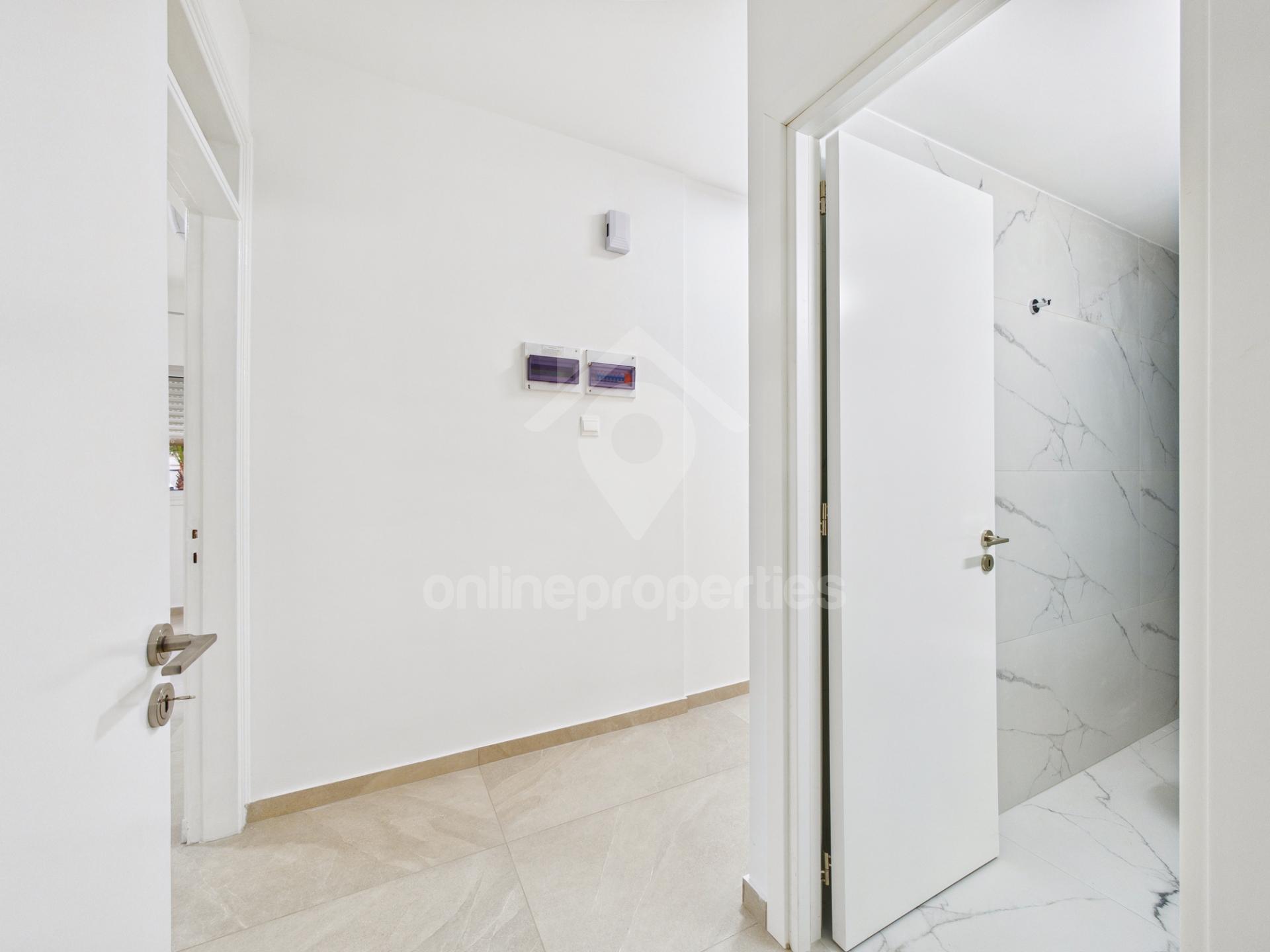 To change image, hover mouse over thumbnails below