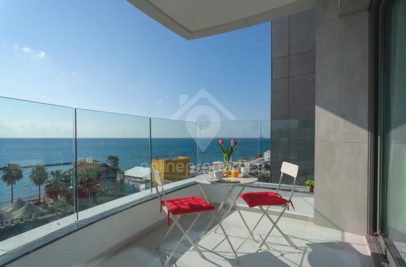 To change image, hover mouse over thumbnails below