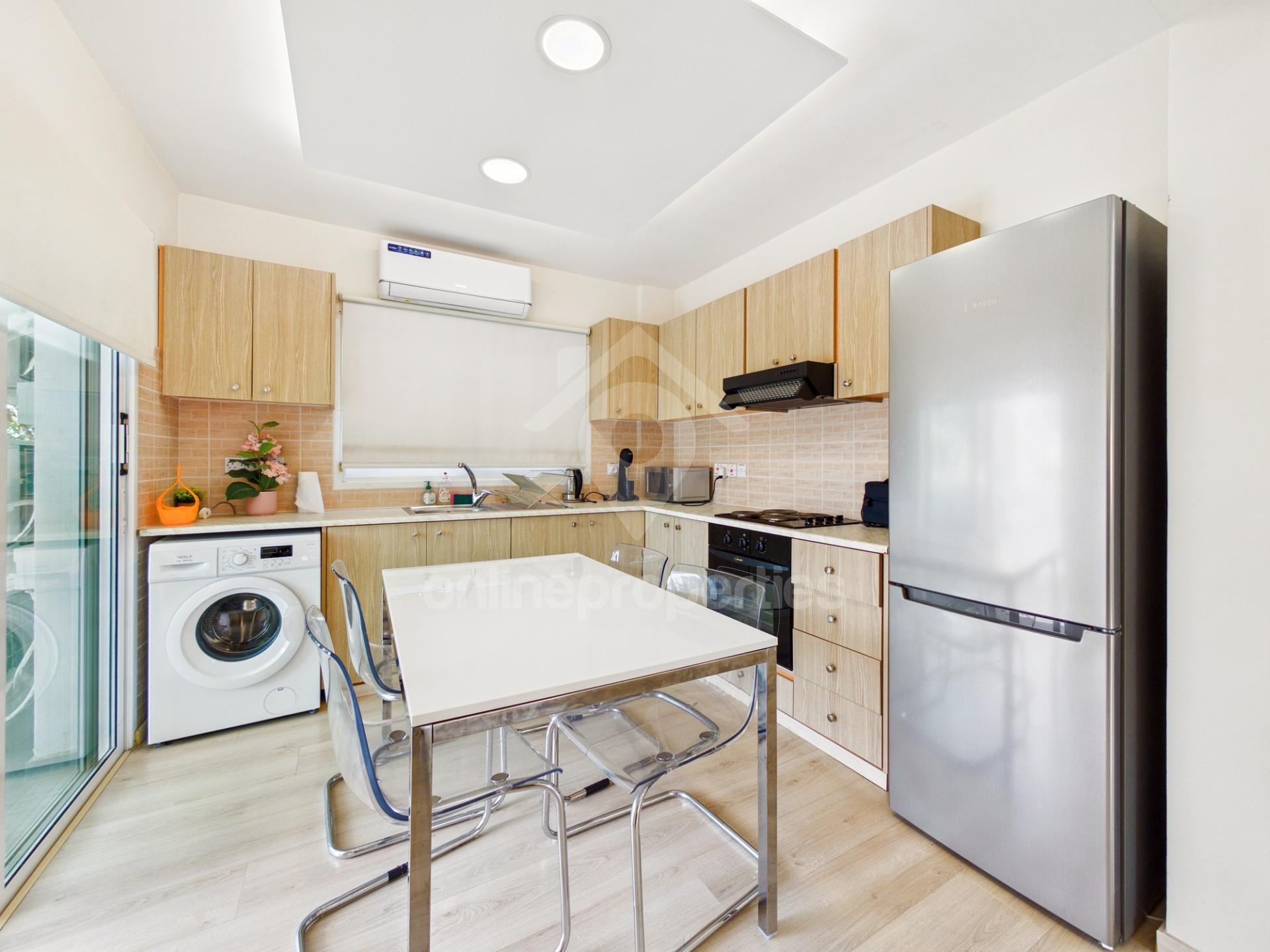 To change image, hover mouse over thumbnails below