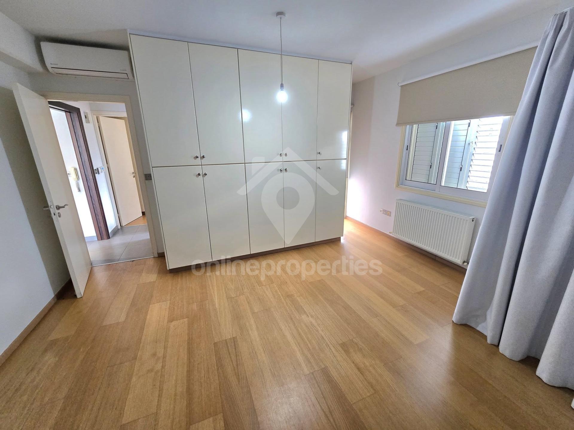 To change image, hover mouse over thumbnails below