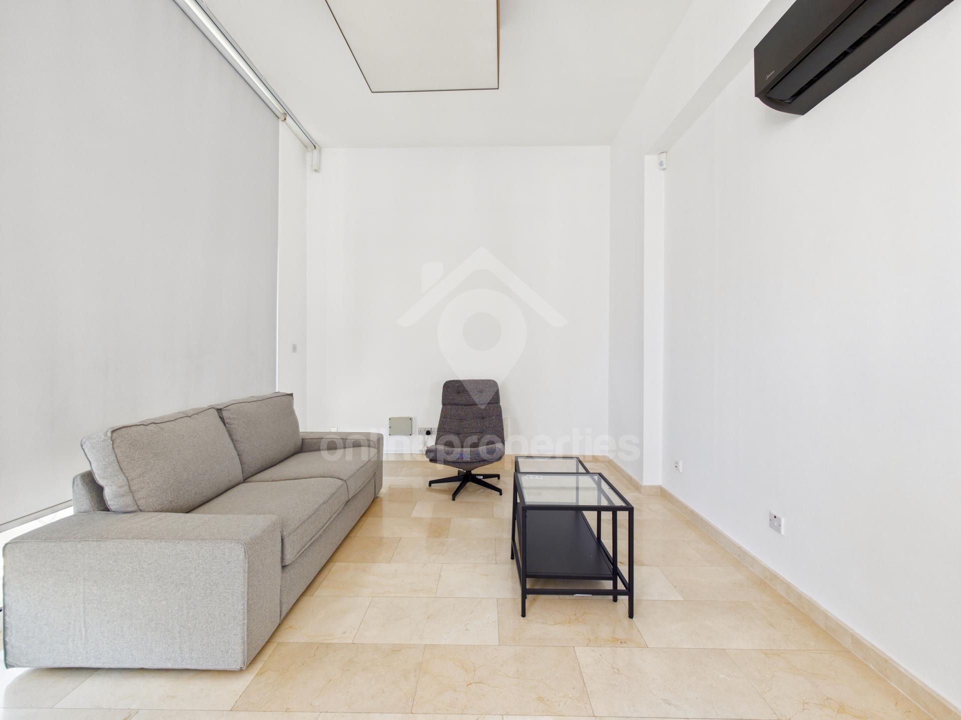 To change image, hover mouse over thumbnails below