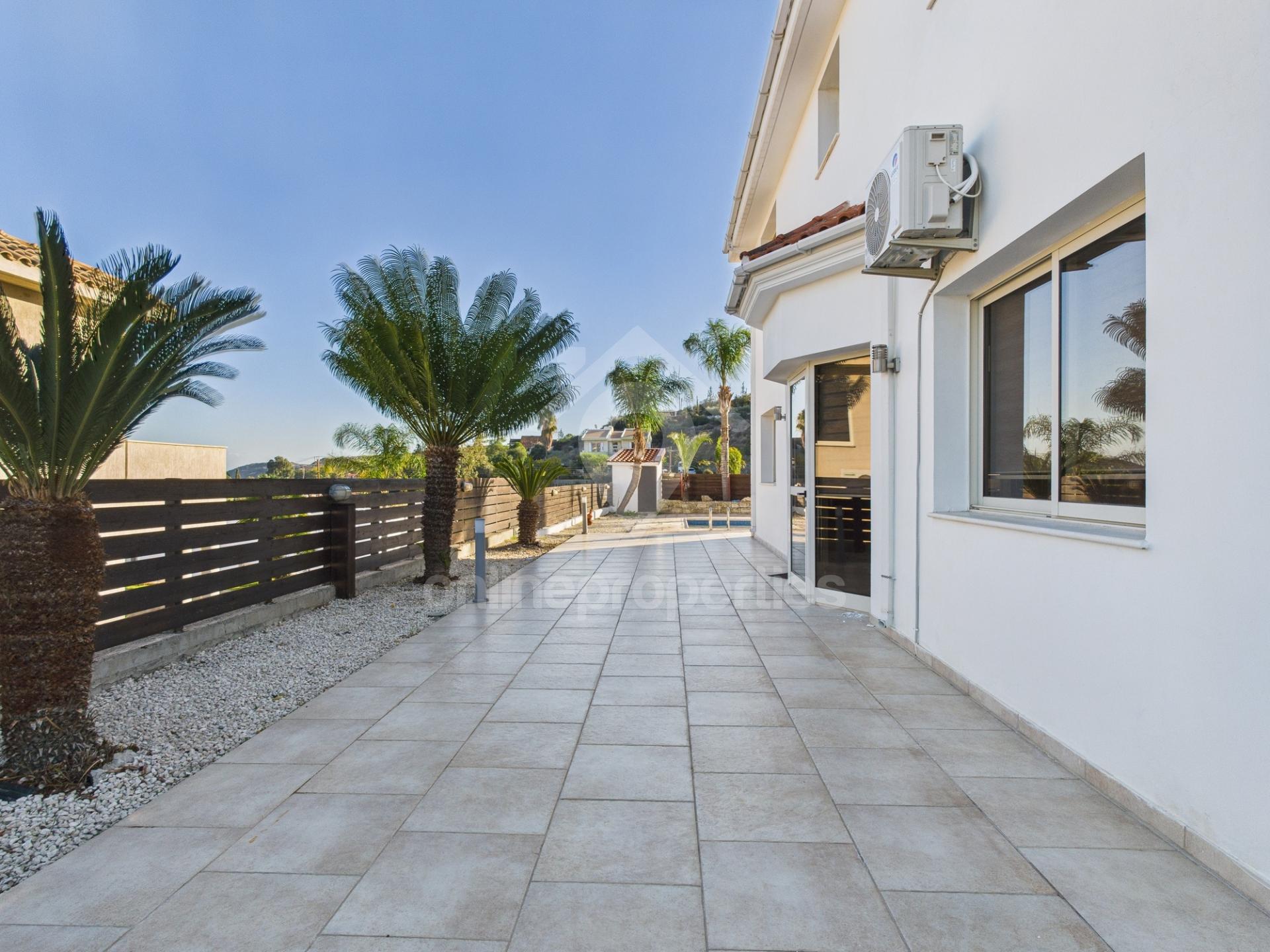 To change image, hover mouse over thumbnails below