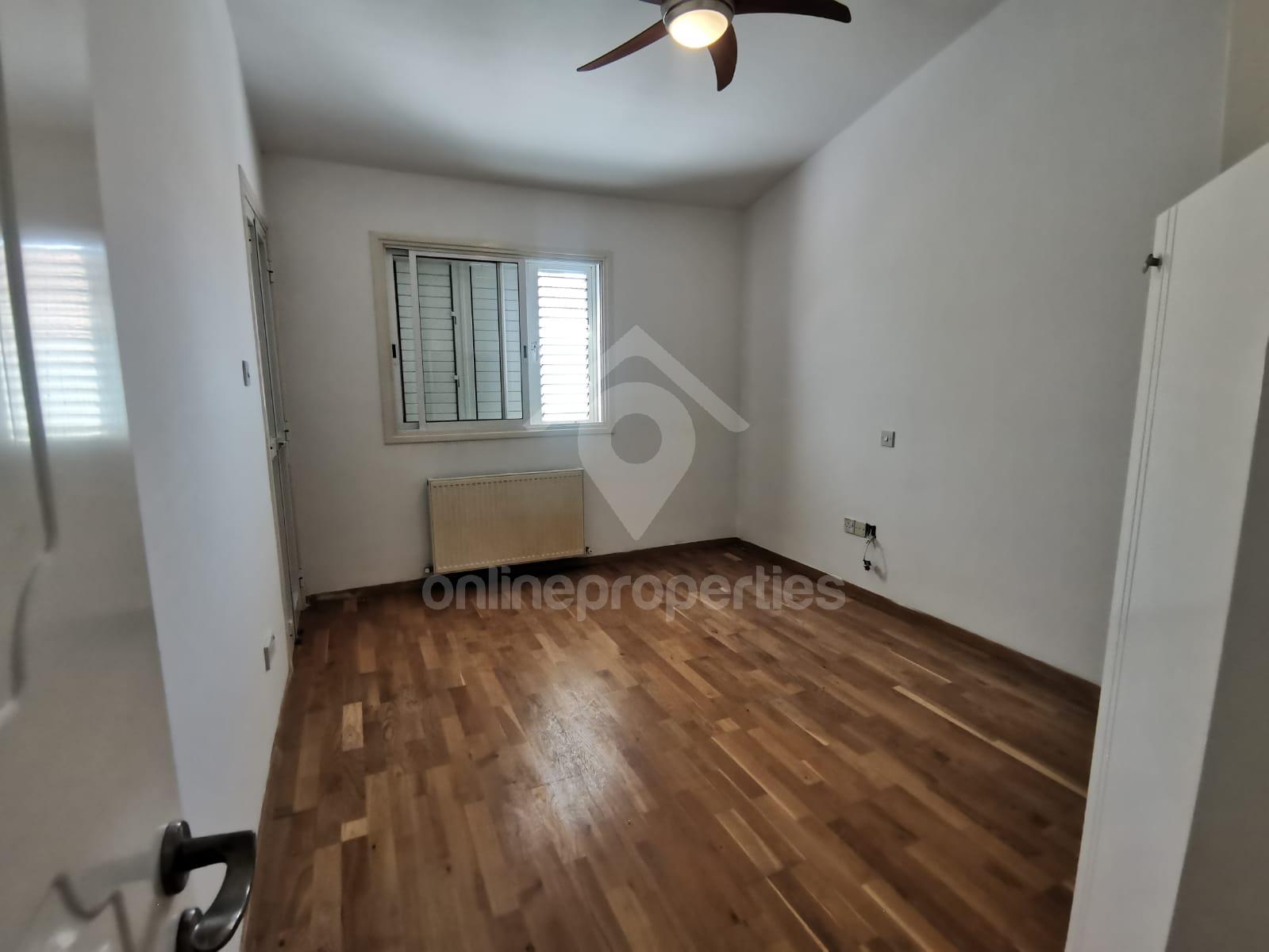 To change image, hover mouse over thumbnails below