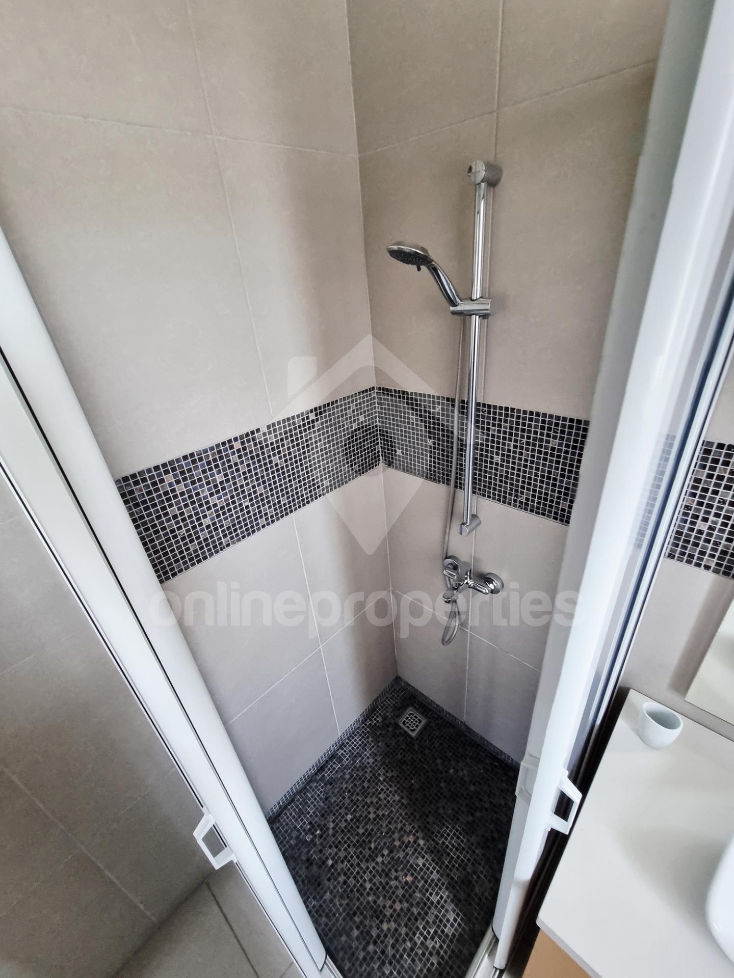 To change image, hover mouse over thumbnails below