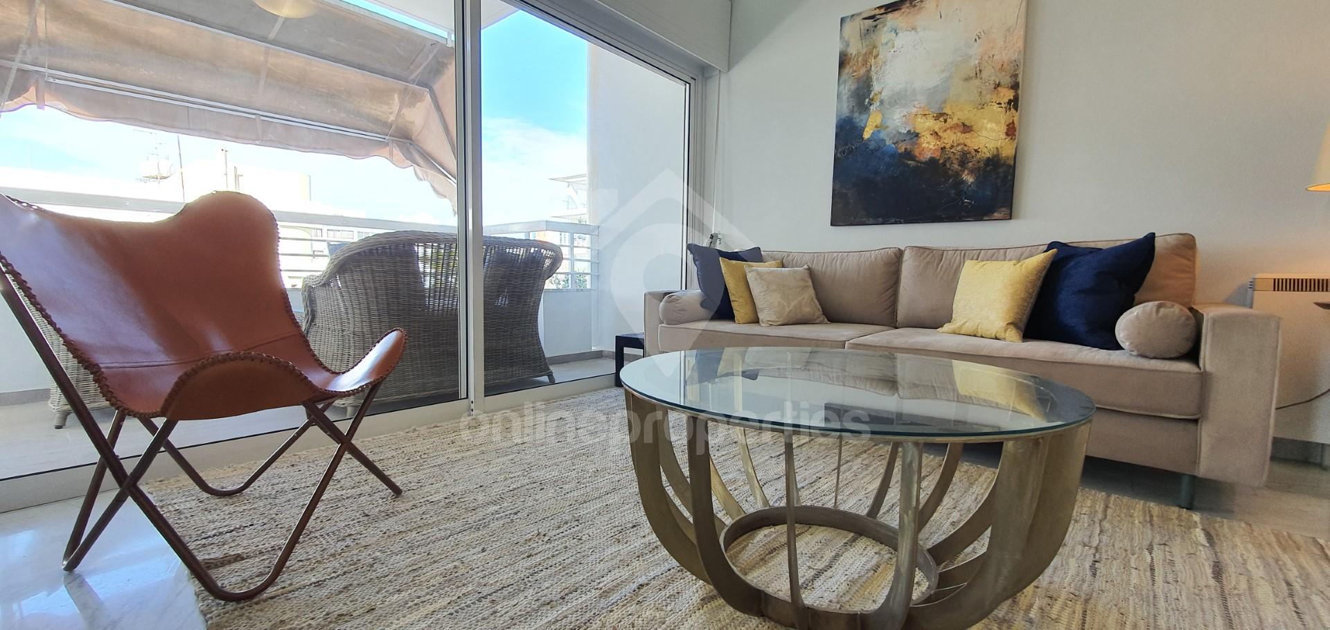 To change image, hover mouse over thumbnails below