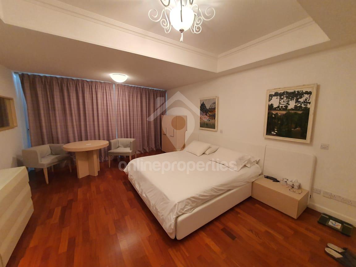 To change image, hover mouse over thumbnails below