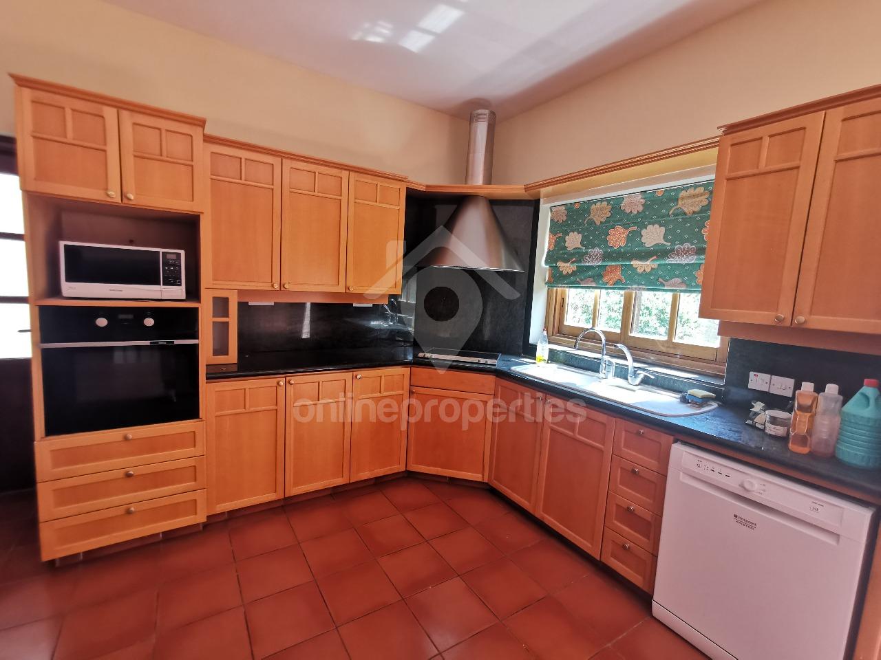 To change image, hover mouse over thumbnails below