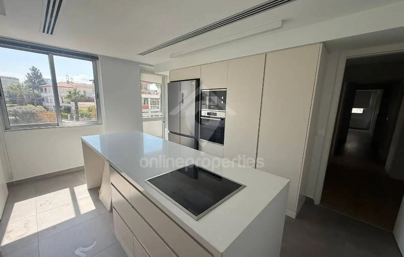 To change image, hover mouse over thumbnails below