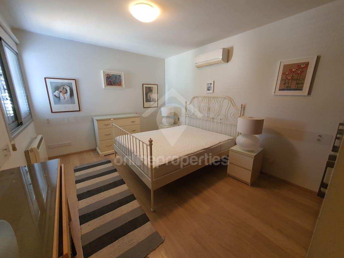 To change image, hover mouse over thumbnails below