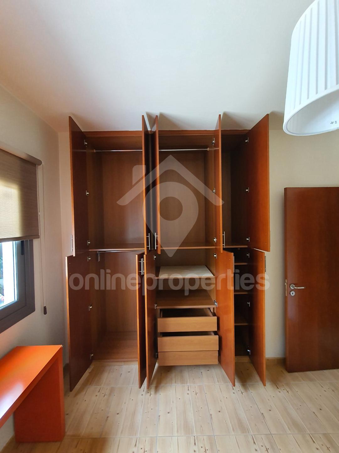 To change image, hover mouse over thumbnails below