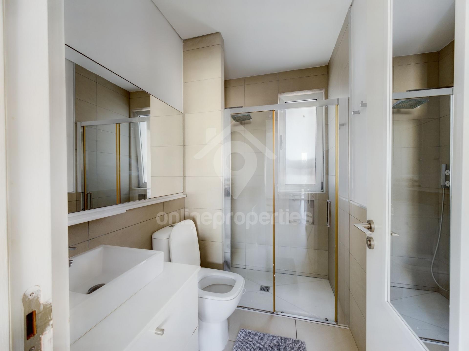 To change image, hover mouse over thumbnails below