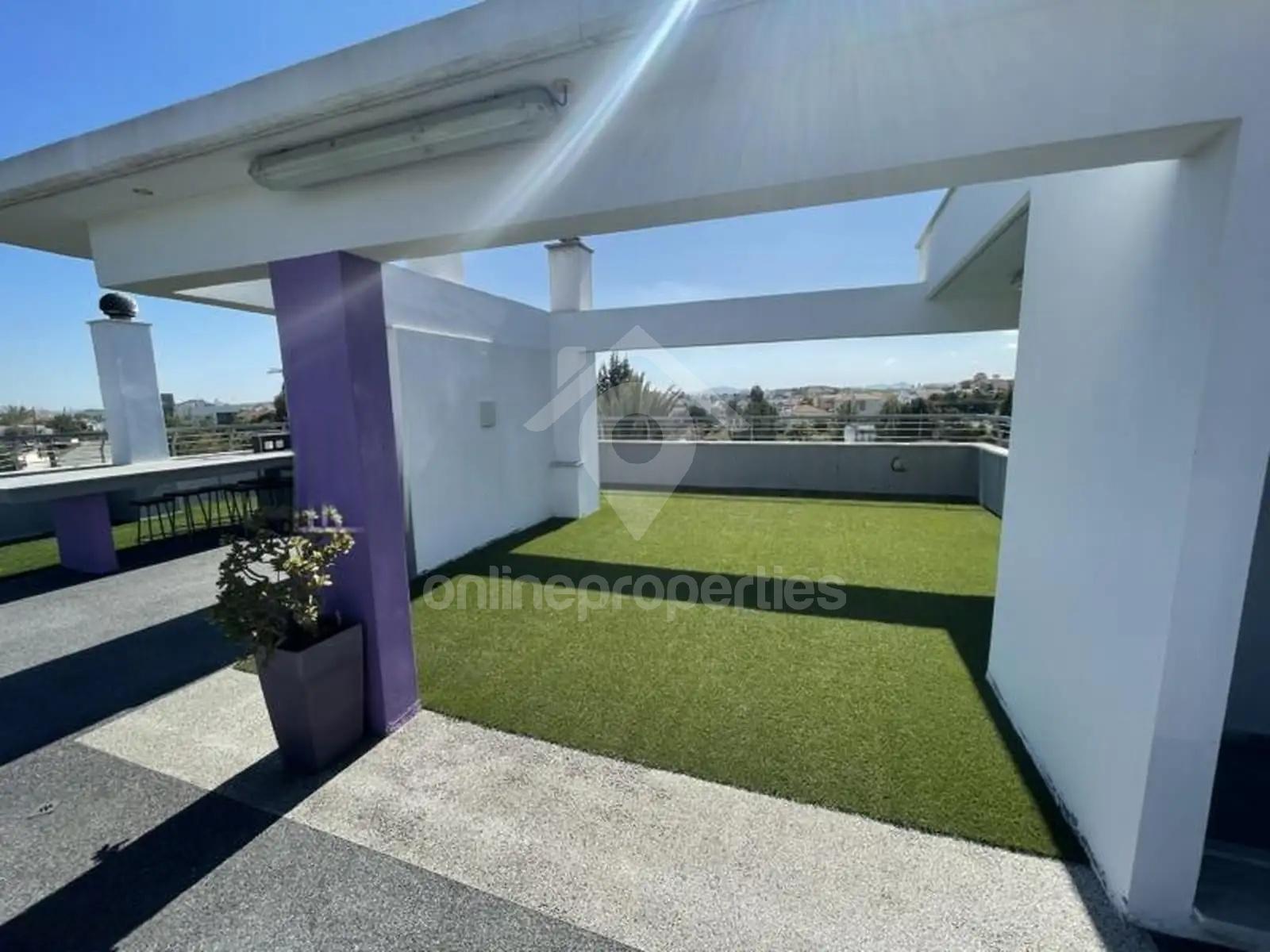 To change image, hover mouse over thumbnails below