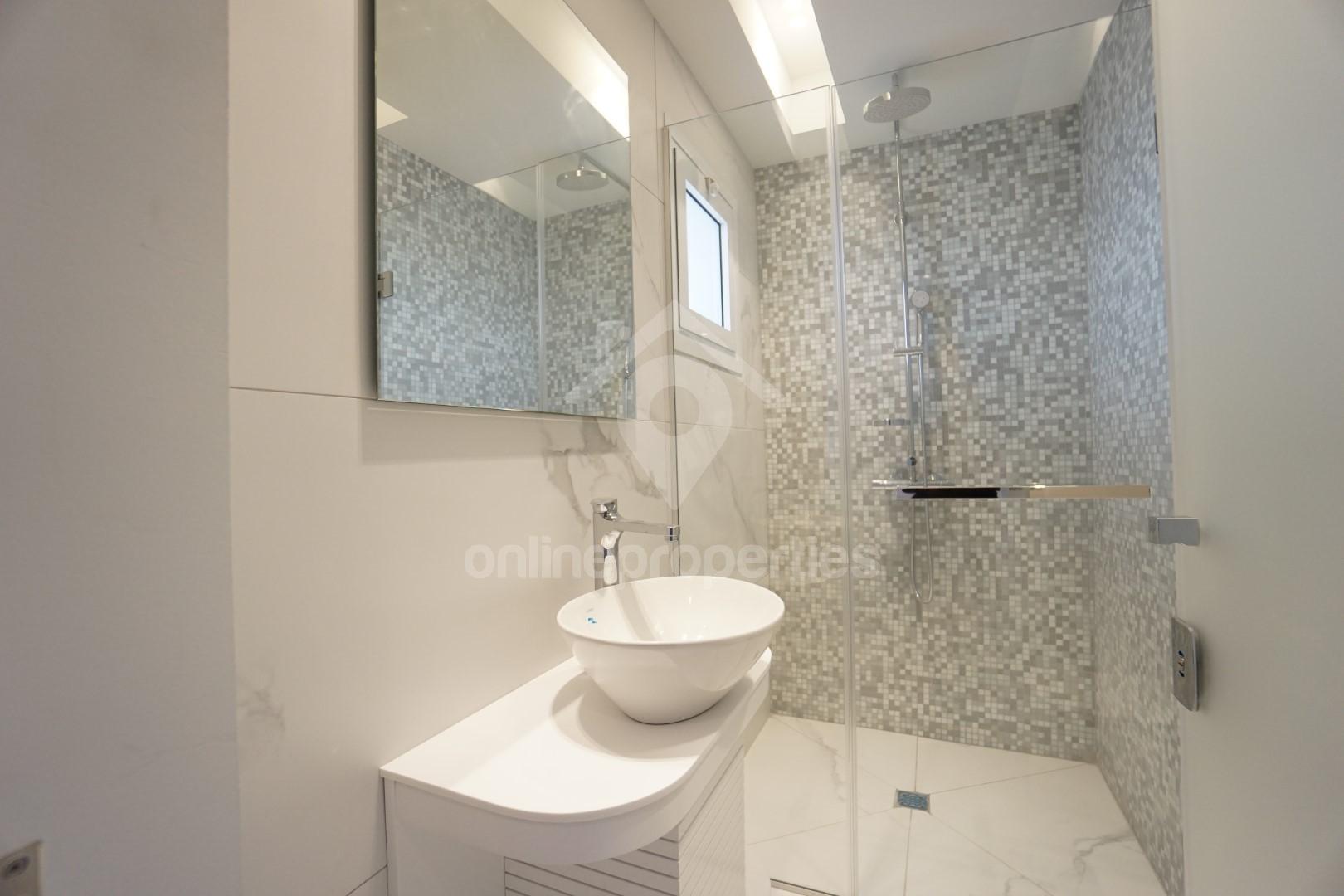 To change image, hover mouse over thumbnails below