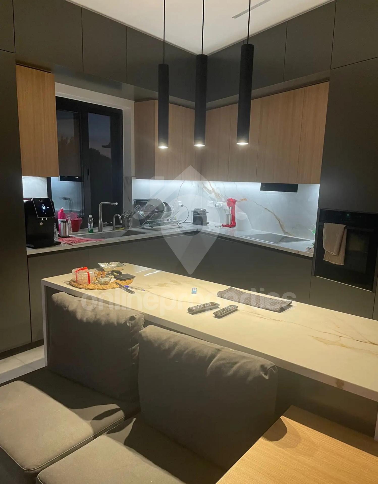 To change image, hover mouse over thumbnails below