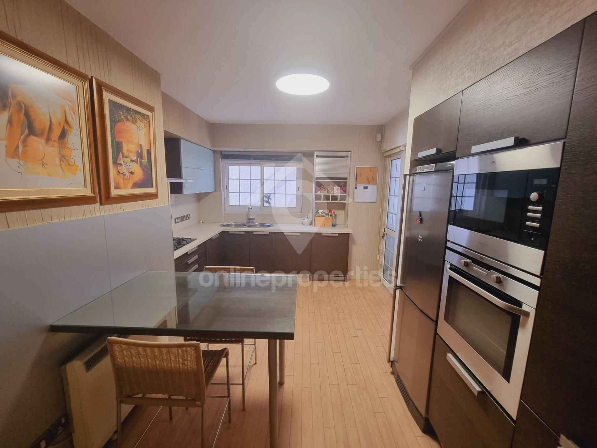 To change image, hover mouse over thumbnails below