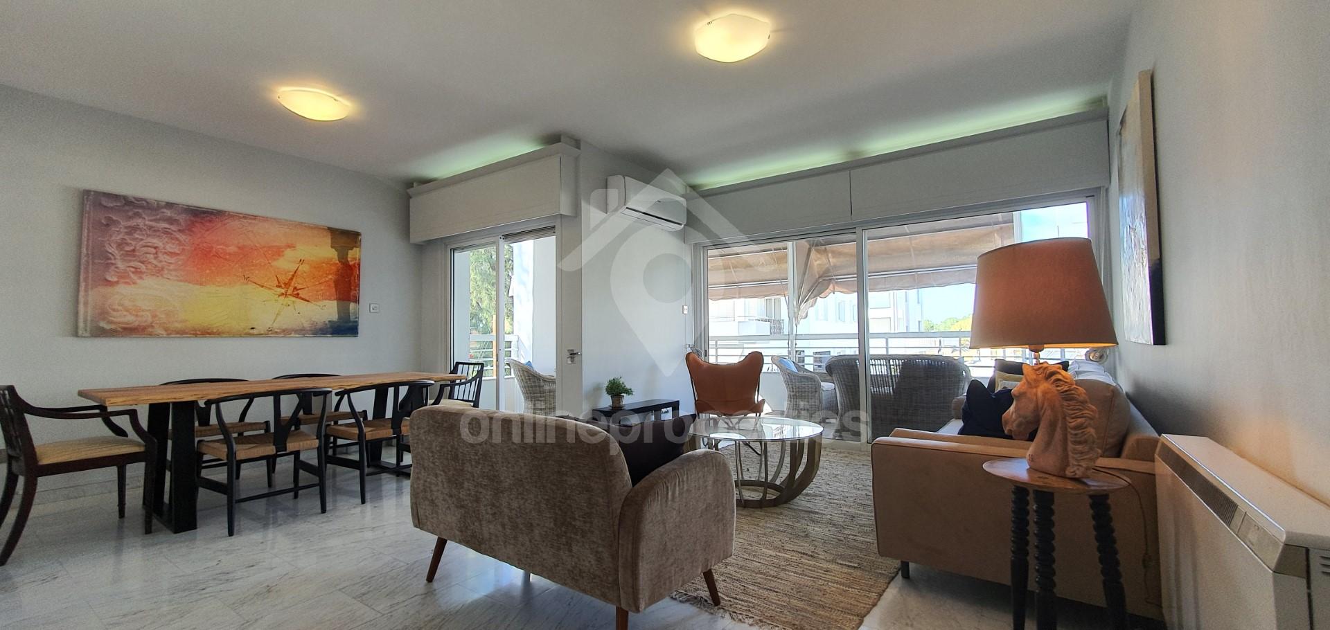 To change image, hover mouse over thumbnails below