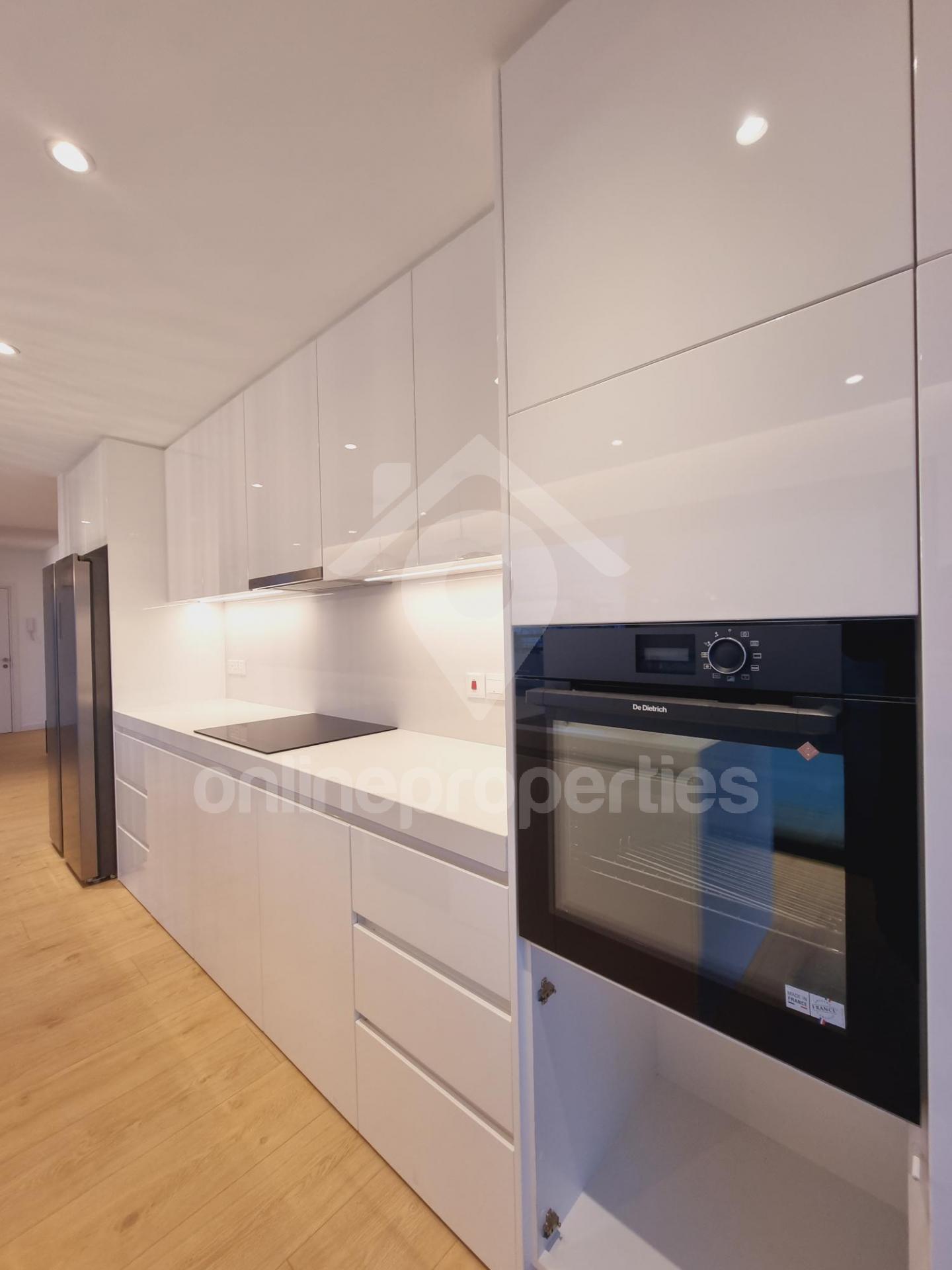 To change image, hover mouse over thumbnails below