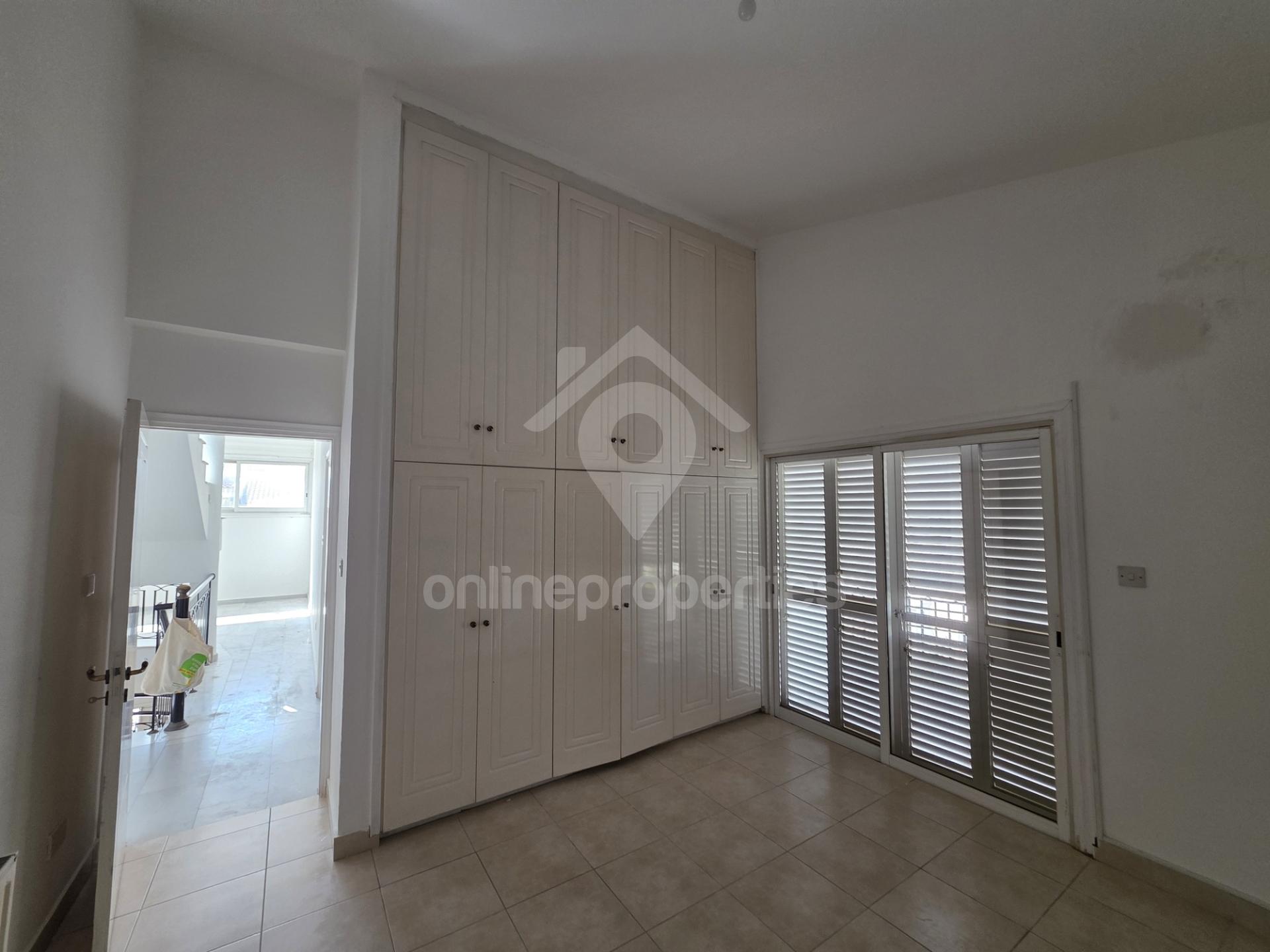 To change image, hover mouse over thumbnails below