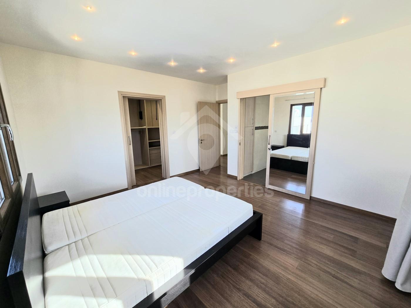 To change image, hover mouse over thumbnails below