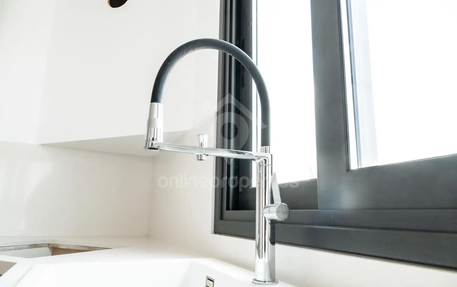 To change image, hover mouse over thumbnails below