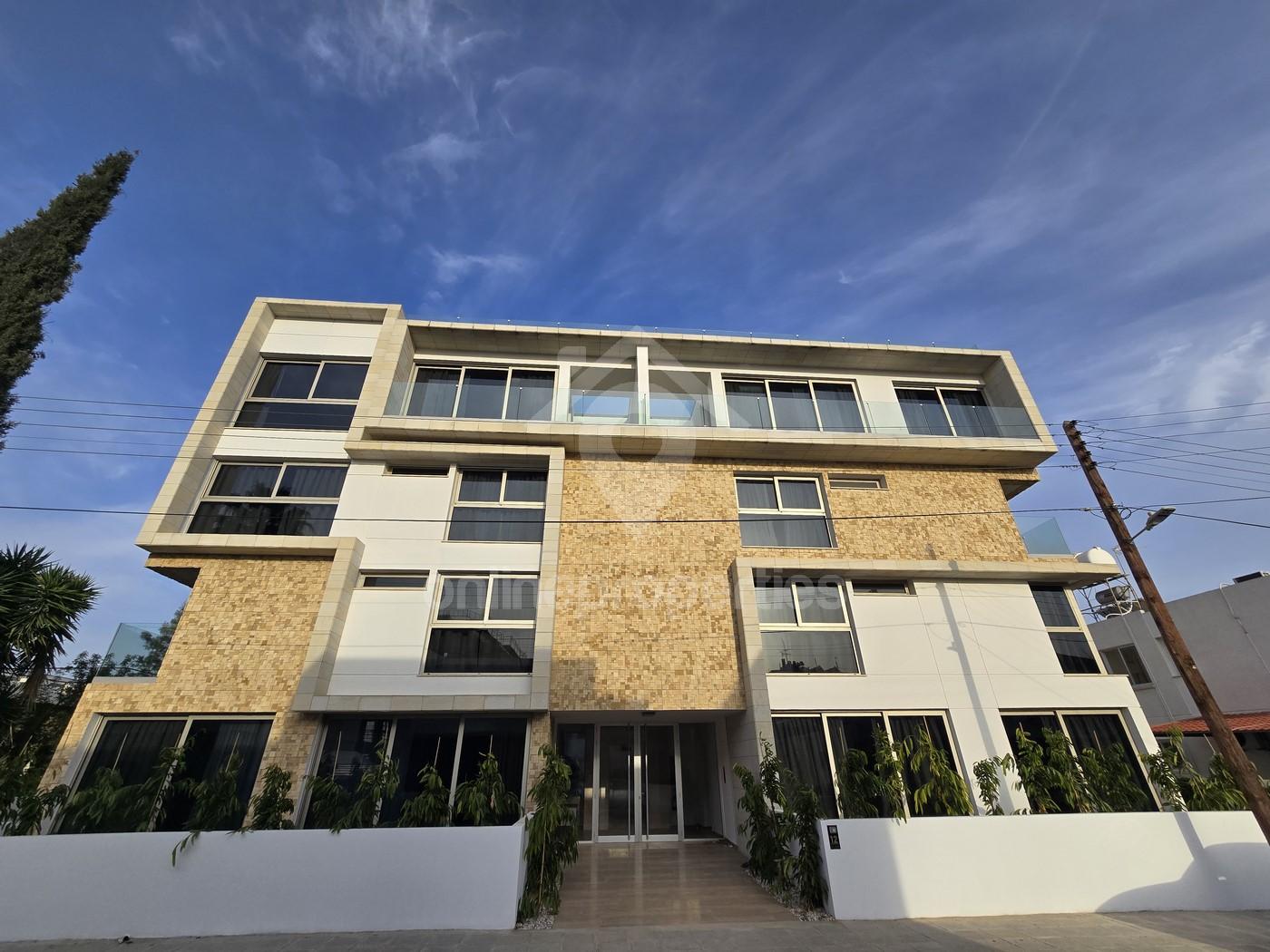 To change image, hover mouse over thumbnails below