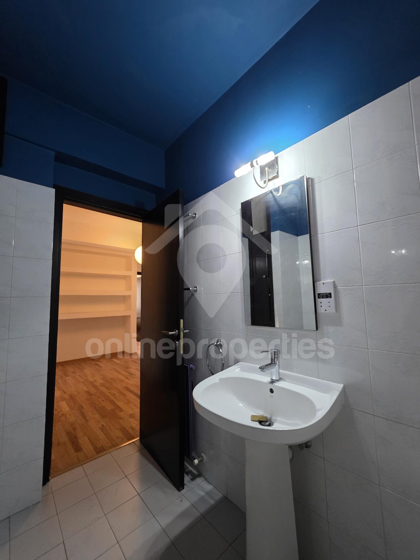 To change image, hover mouse over thumbnails below