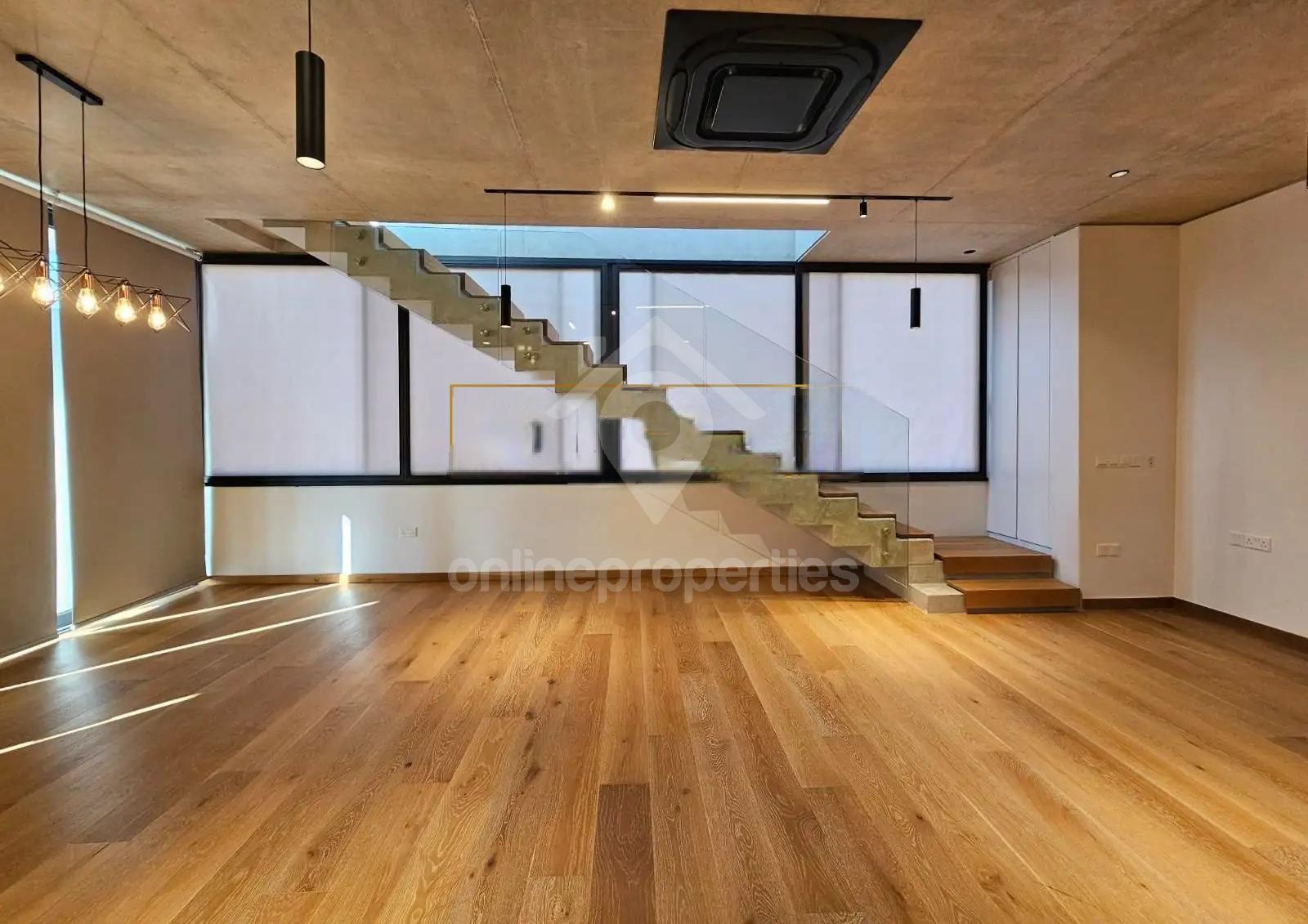 To change image, hover mouse over thumbnails below