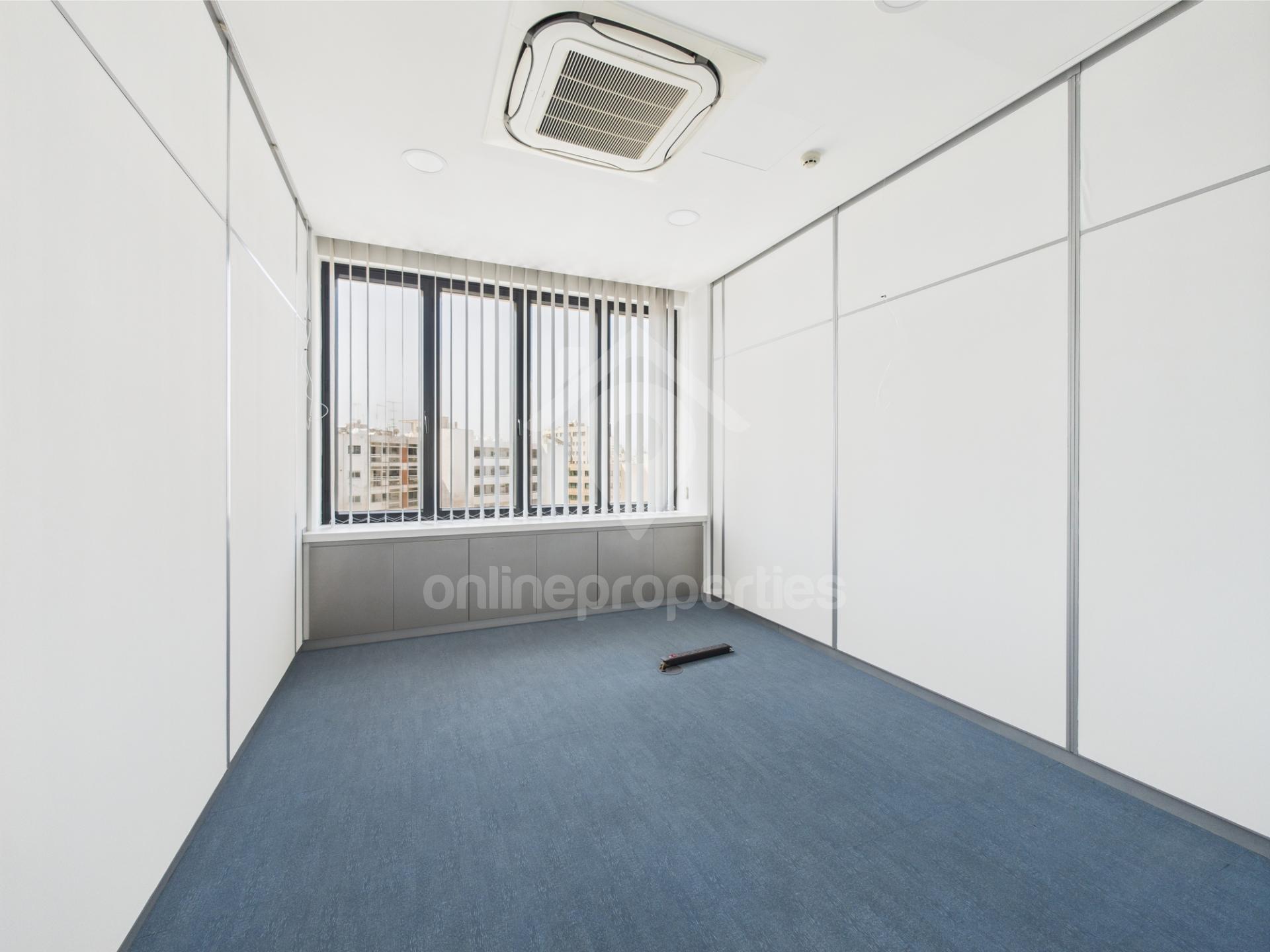 To change image, hover mouse over thumbnails below