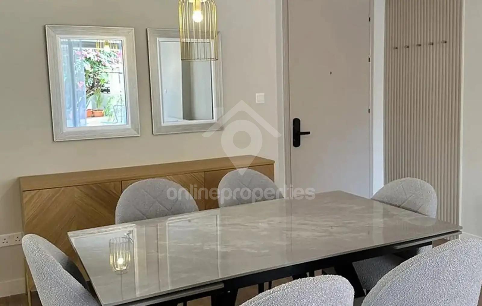 To change image, hover mouse over thumbnails below