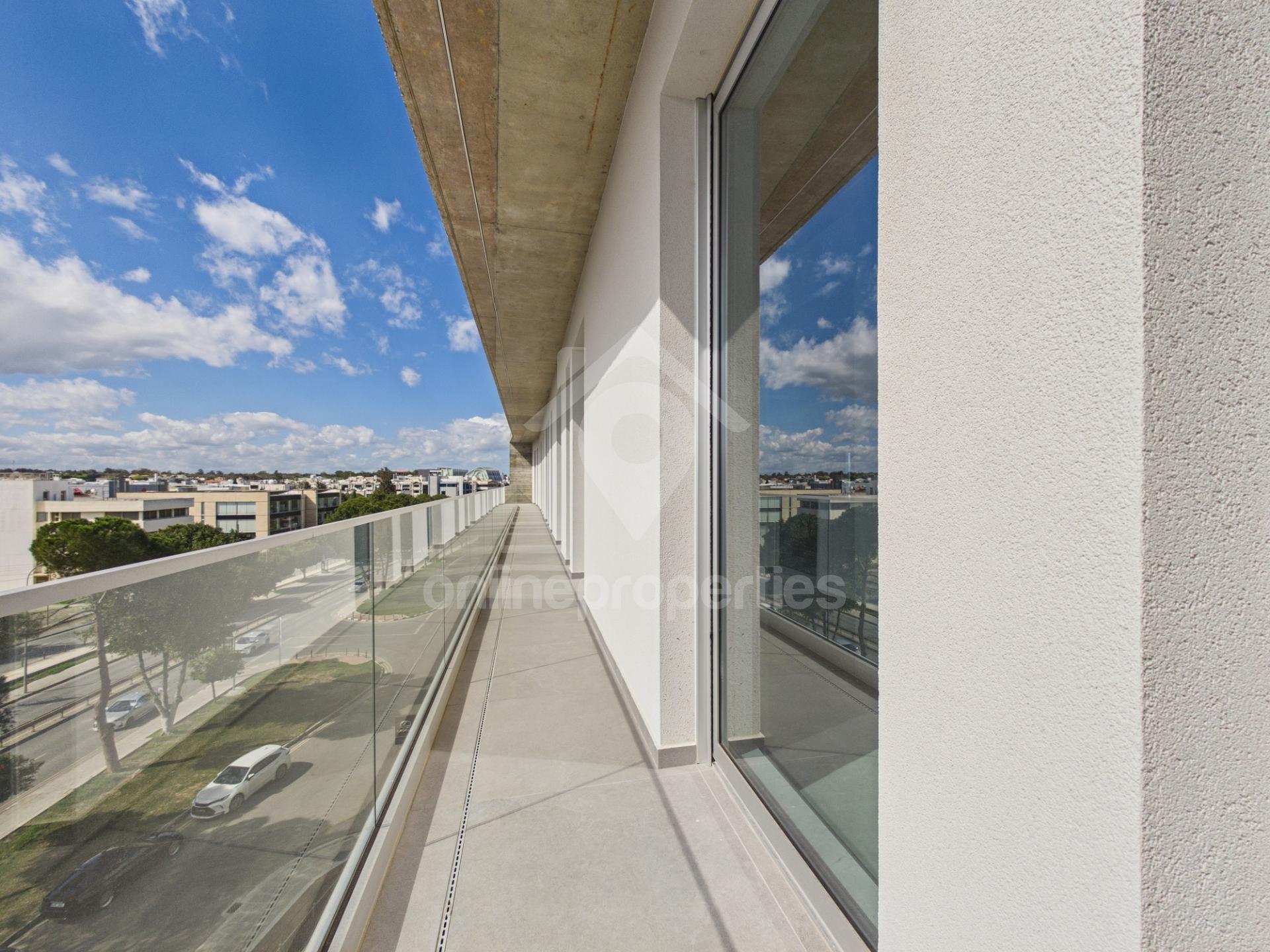 To change image, hover mouse over thumbnails below