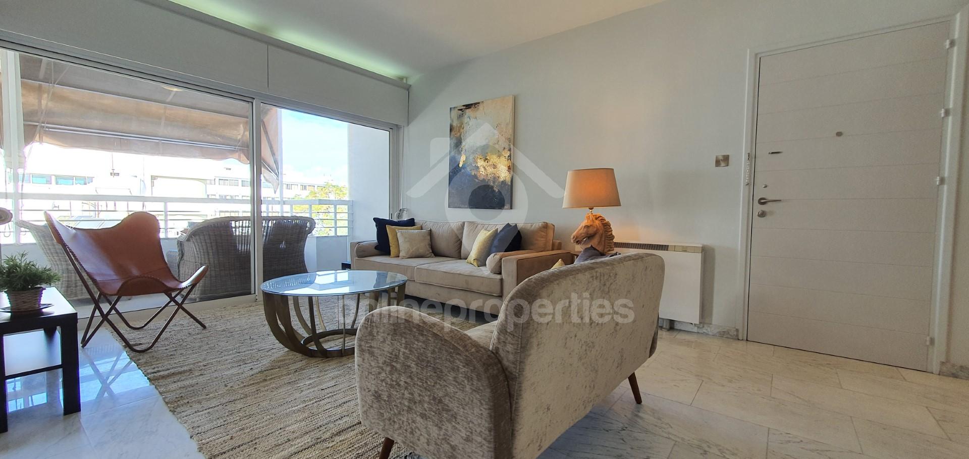 To change image, hover mouse over thumbnails below