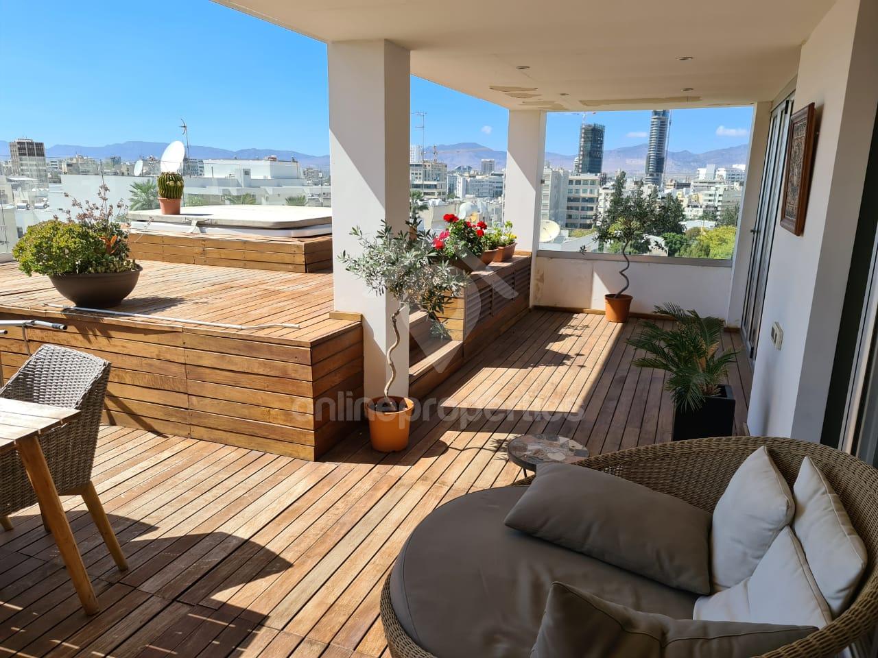 To change image, hover mouse over thumbnails below