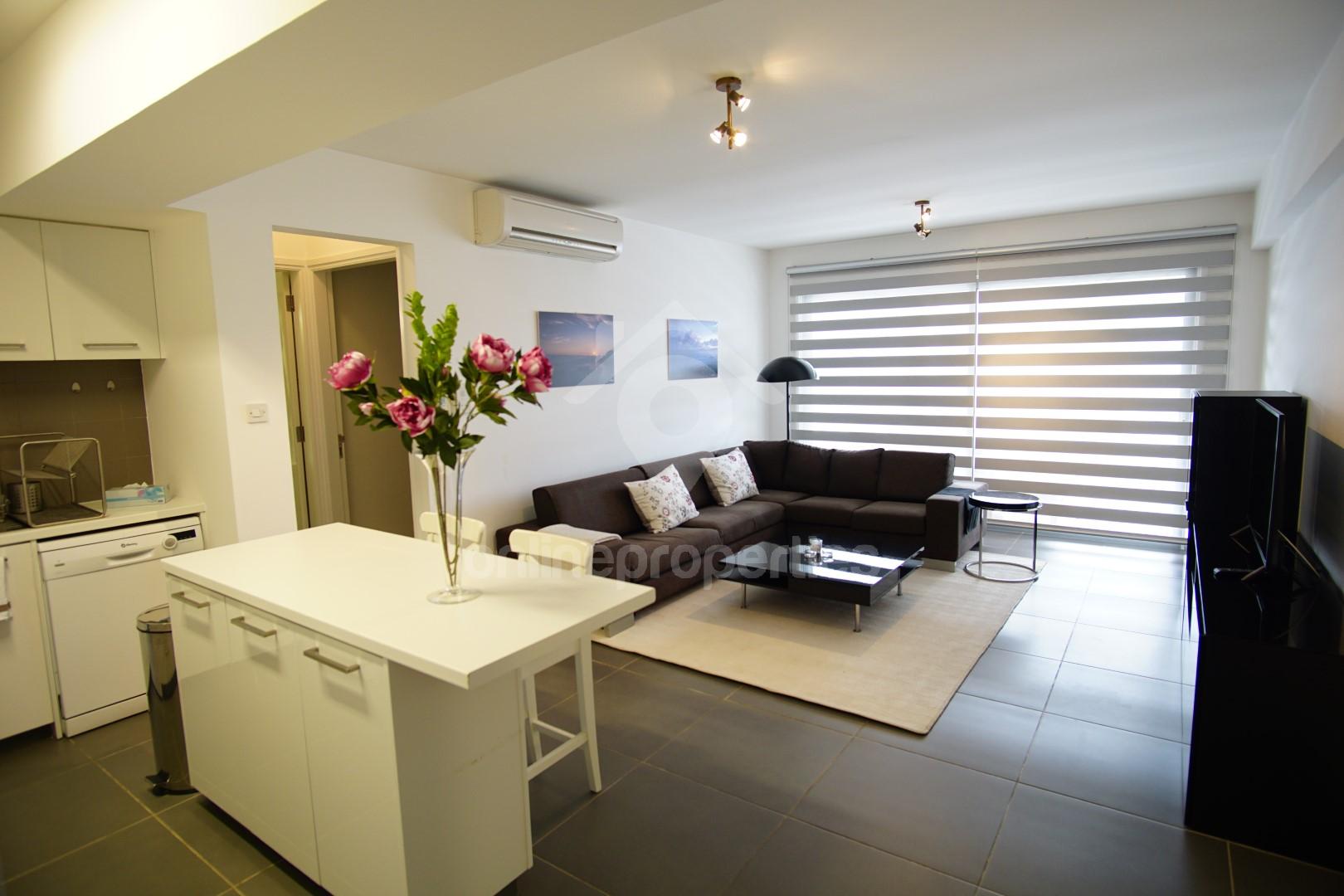 To change image, hover mouse over thumbnails below