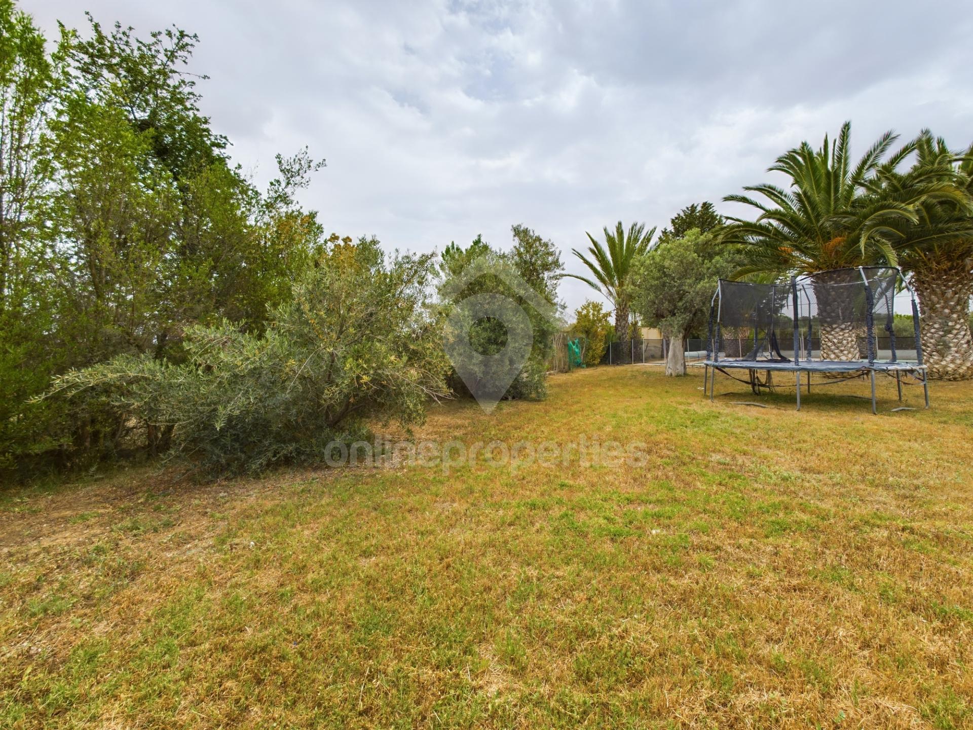 To change image, hover mouse over thumbnails below