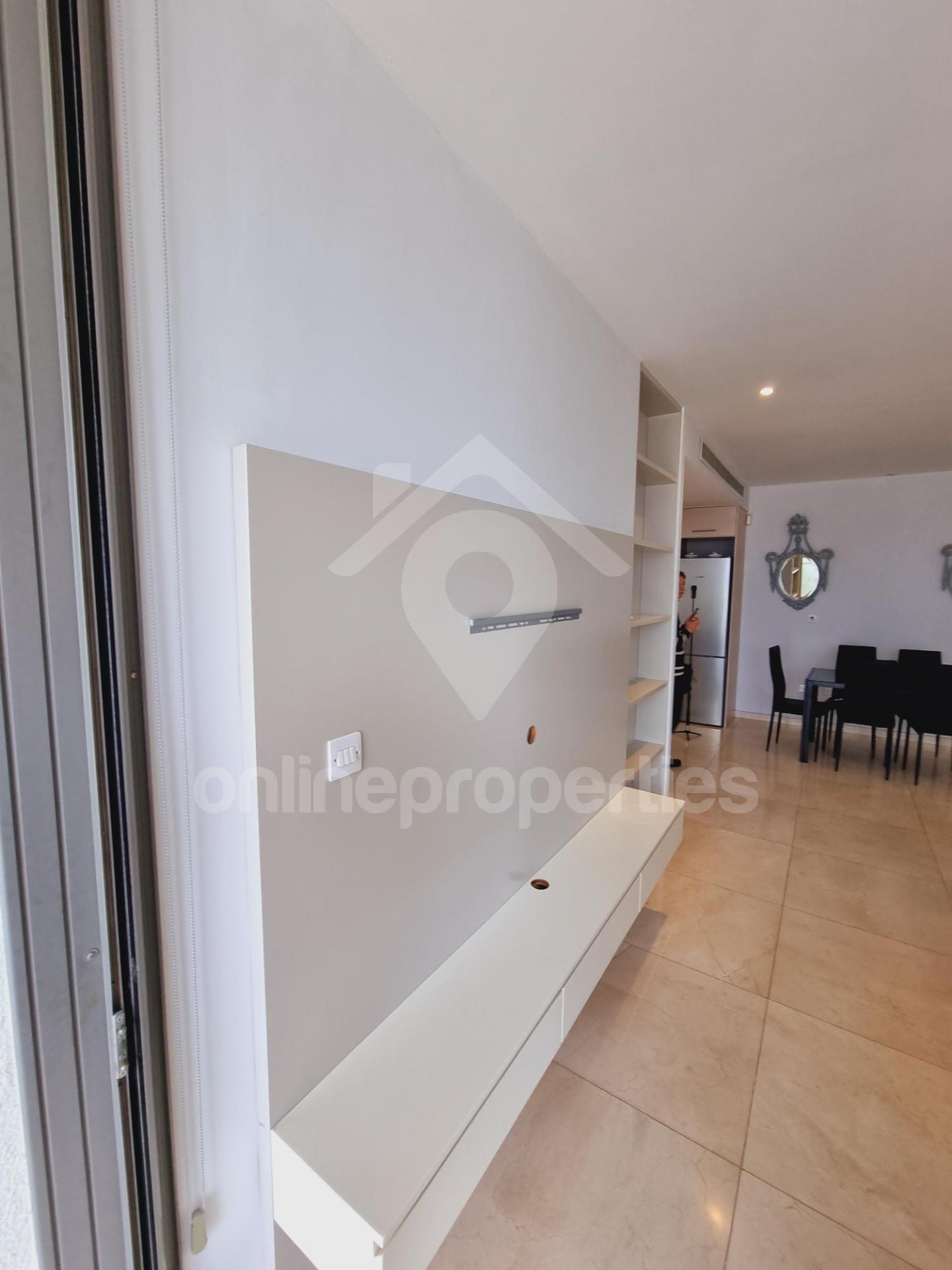 To change image, hover mouse over thumbnails below