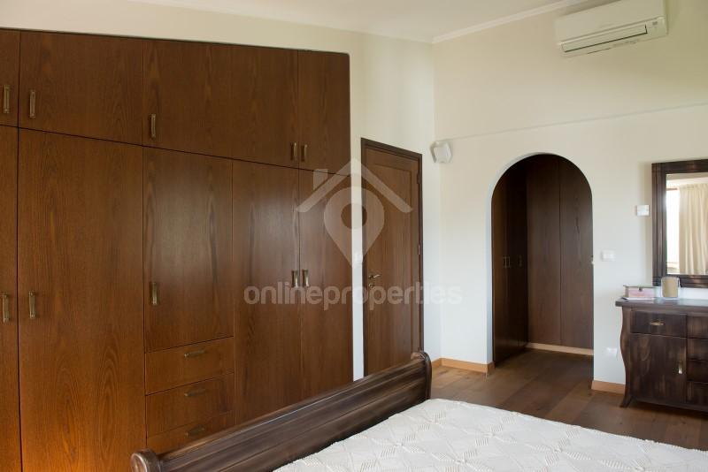 To change image, hover mouse over thumbnails below