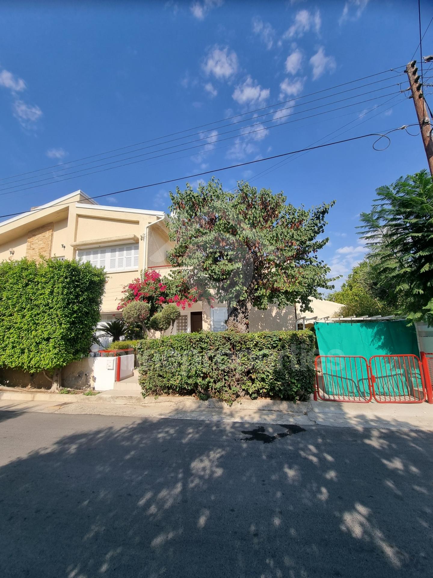 To change image, hover mouse over thumbnails below