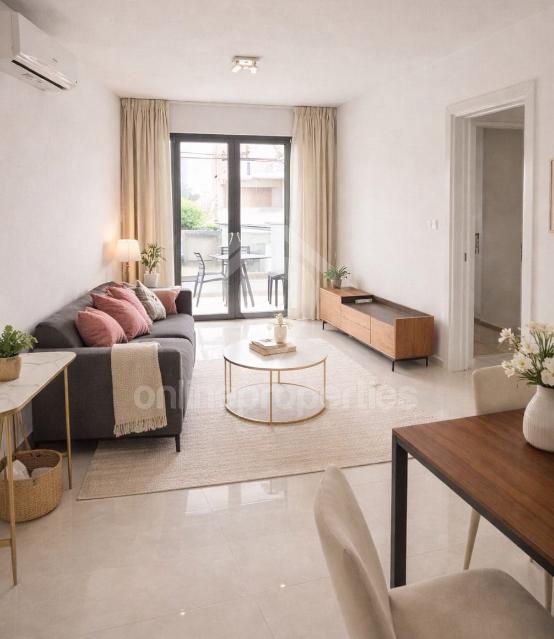 To change image, hover mouse over thumbnails below