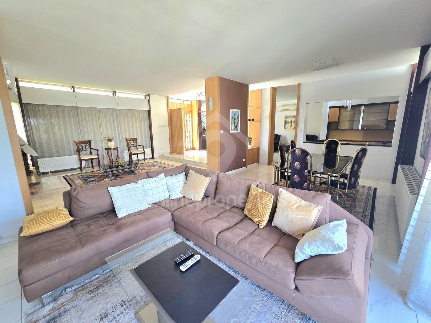 To change image, hover mouse over thumbnails below