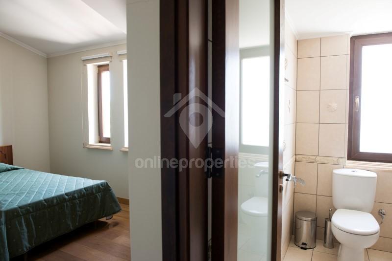 To change image, hover mouse over thumbnails below