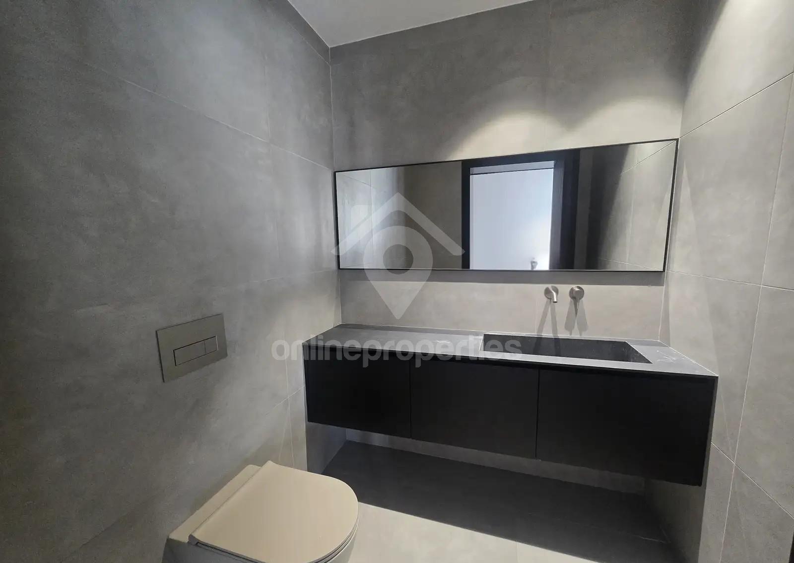 To change image, hover mouse over thumbnails below