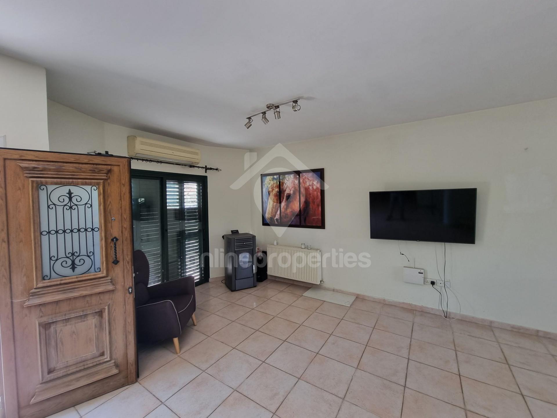 To change image, hover mouse over thumbnails below