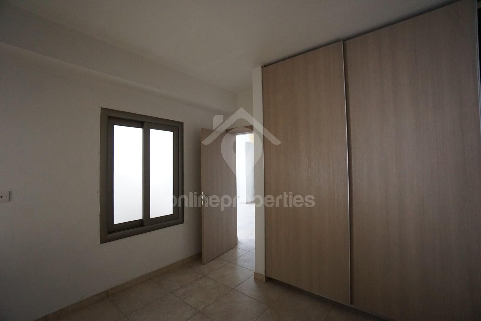 To change image, hover mouse over thumbnails below