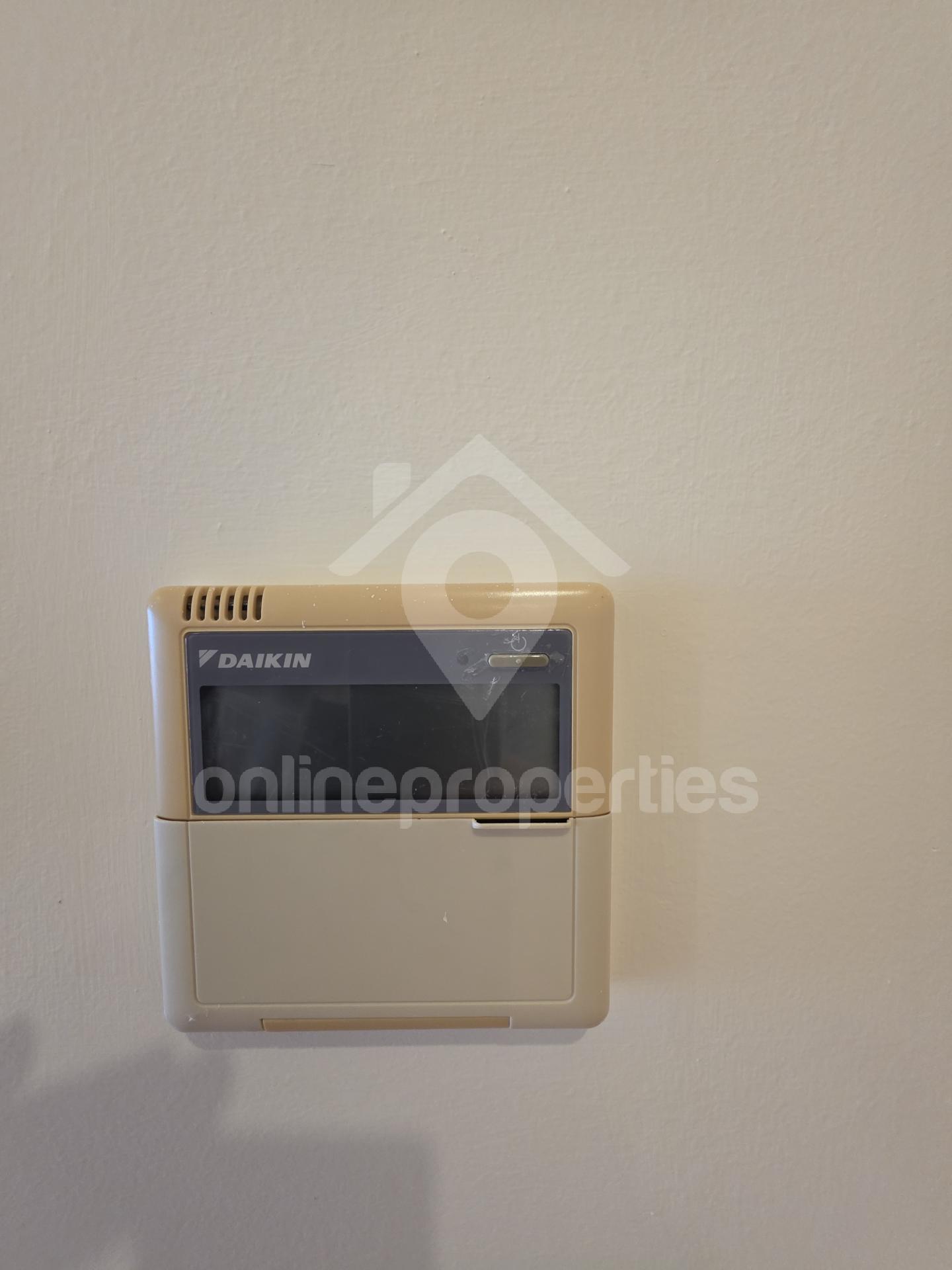 To change image, hover mouse over thumbnails below