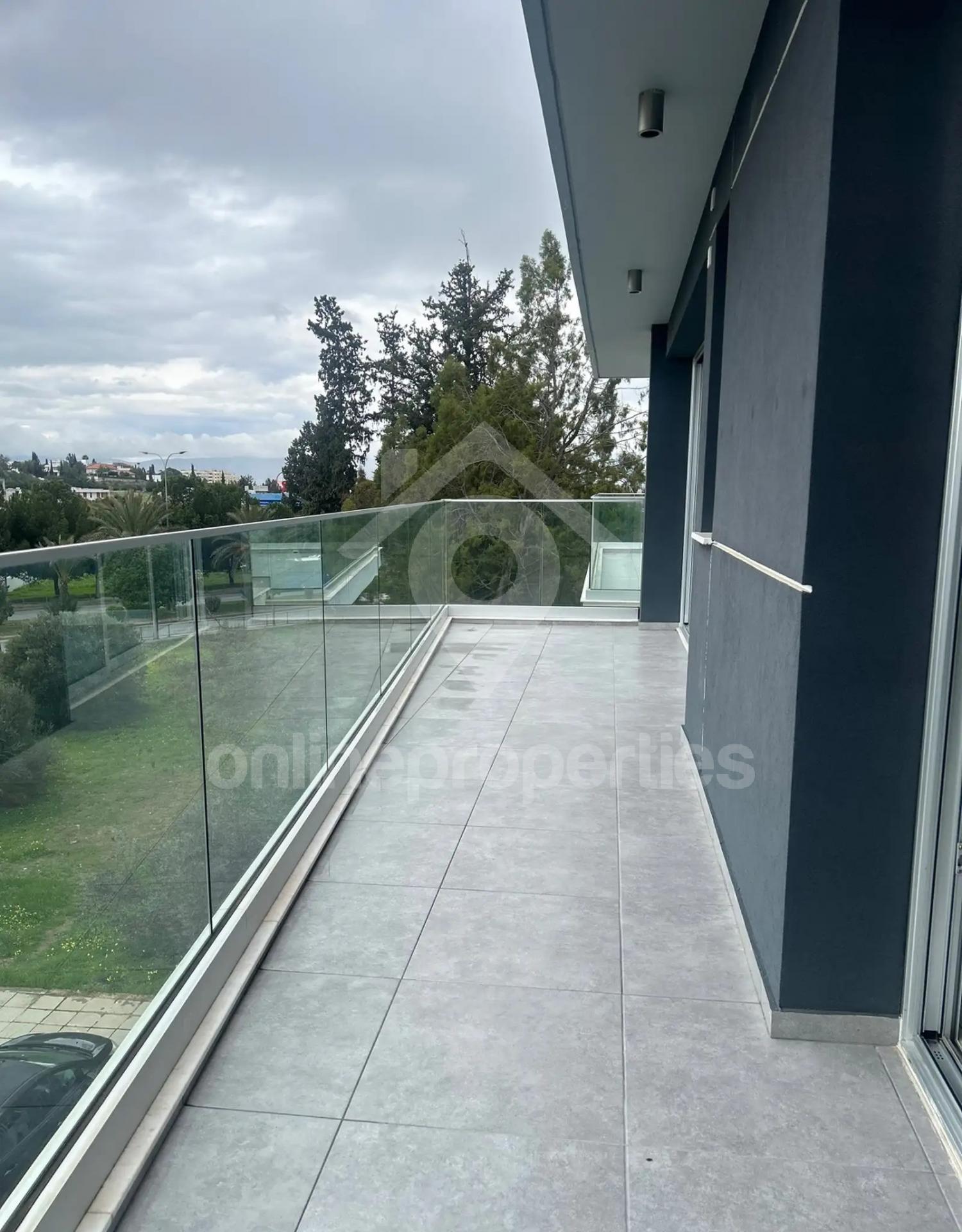 To change image, hover mouse over thumbnails below