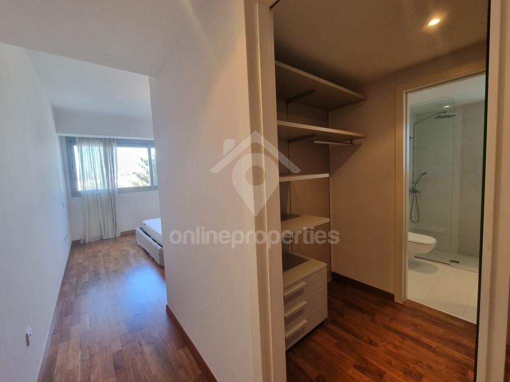 To change image, hover mouse over thumbnails below