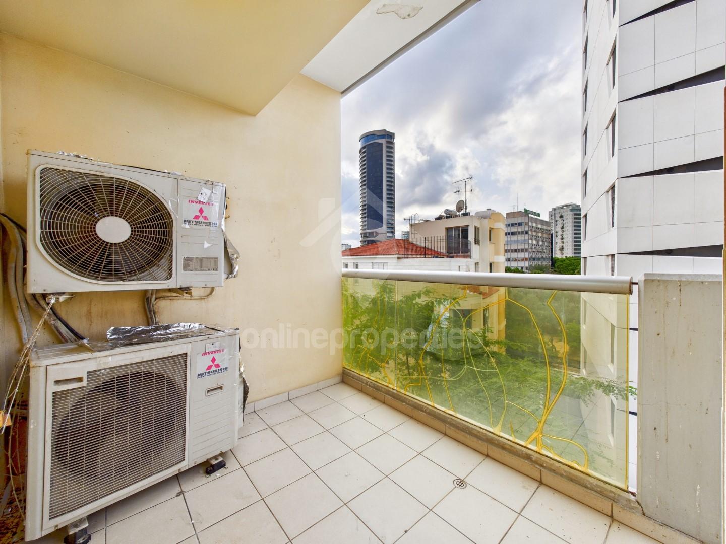 To change image, hover mouse over thumbnails below